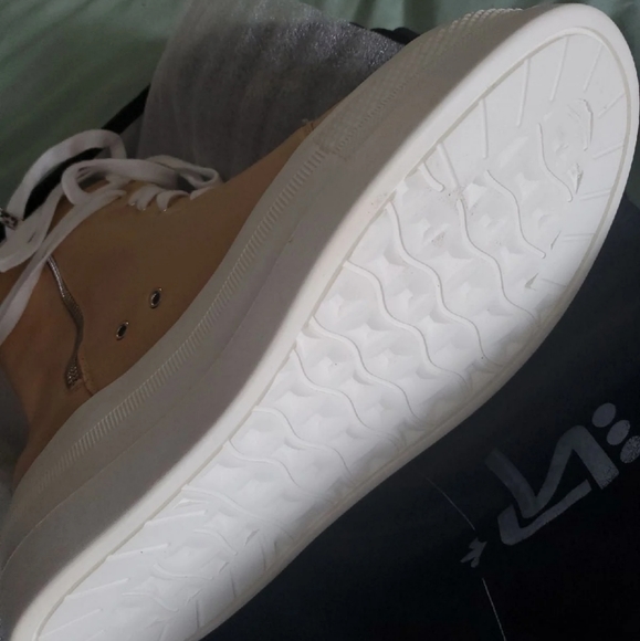 Sold**Shane Justin Platform Boots Nude - Picture 3 of 7